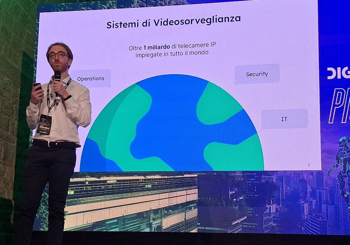 Our founder, Luca Maiano, on stage presenting the cutting-edge technology behind Synapsi.