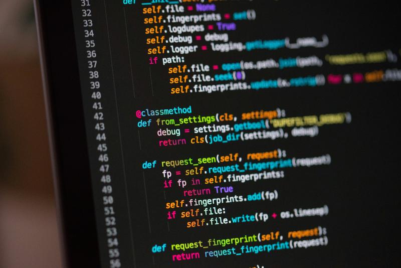 Schermo di un pc con del codice